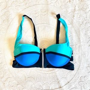 NWOT Colorblock Retro Style Bikini Top